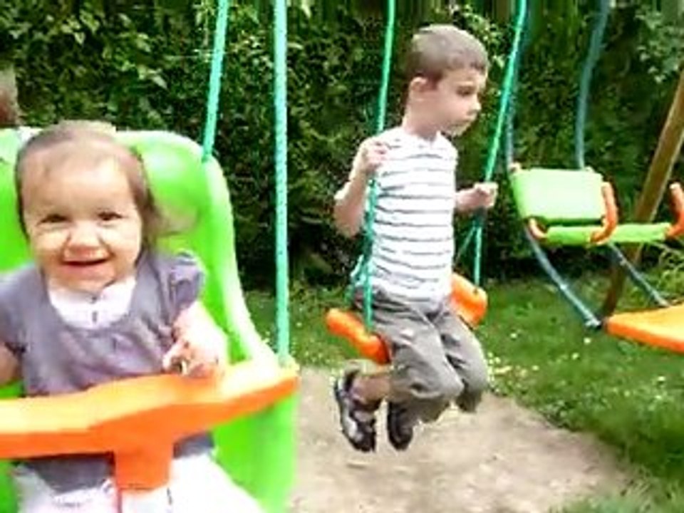 Célyna Doryann balancoire 2