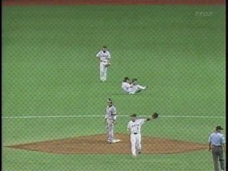 坂本勇人　衝突キャッチ　BASEBALL JAPAN