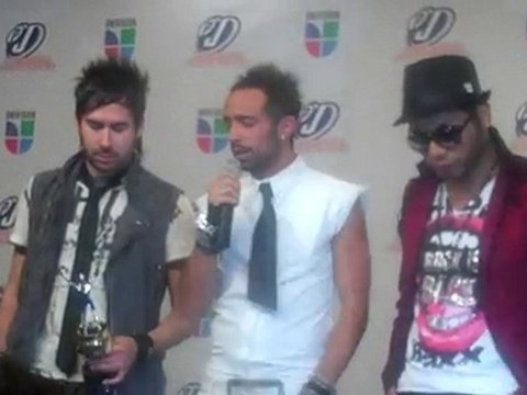 Camila hablan con los medios en Premios Juventud