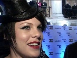 Pink reassures fans after stage stunt went wrong