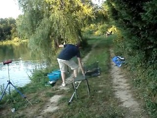 Combat et sortie d'une petite carpe au feeder by F.U.K