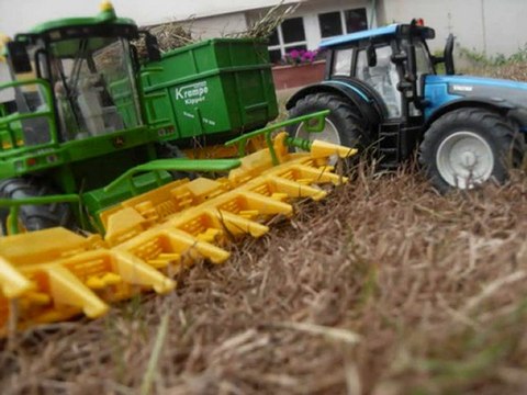Ensilage d'herbe miniature