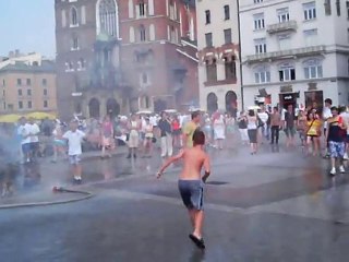 Wodna kurtyna na Rynku Głównym w Krakowie