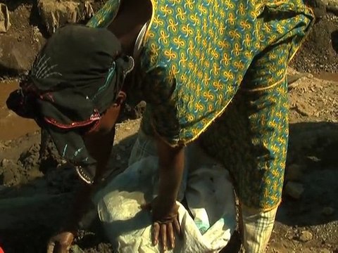 RD Congo: à Kamatanda, les enfants désertent l'école pour les mines