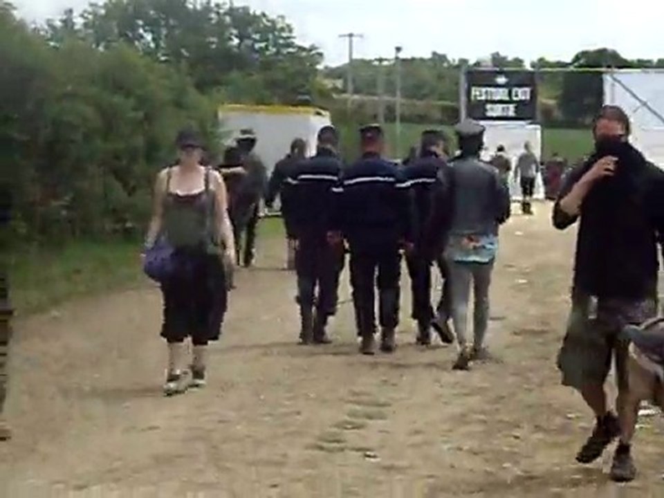 HellFest 2010 , Gigabyte et les gendarmes
