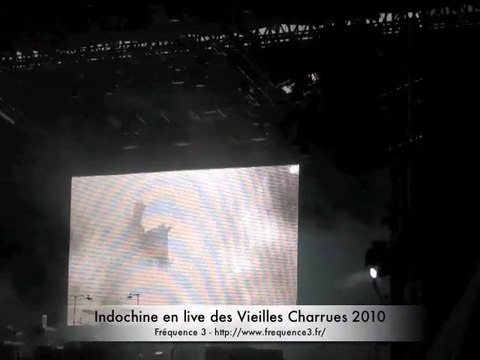 Entrée en scène d'Indochine aux Vieilles Charrues 2010