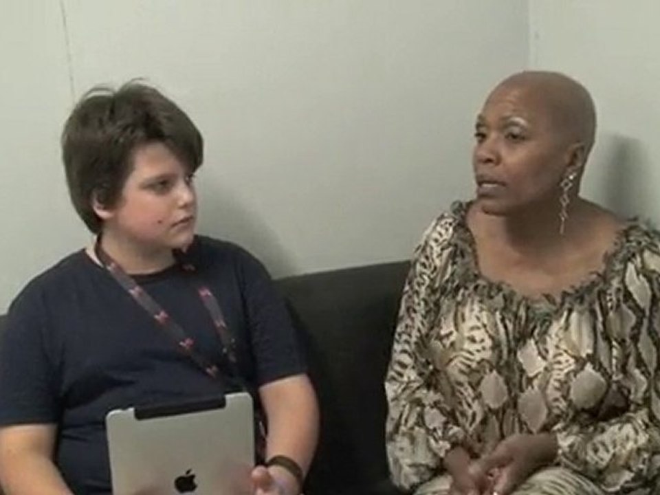 Dee Dee Bridgewater Jazz à Juan 2010 Message aux Français