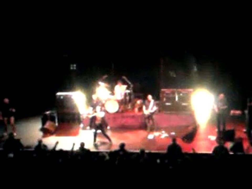 IGGY AND THE STOOGES PARIS OLYMPIA 7/07/2010