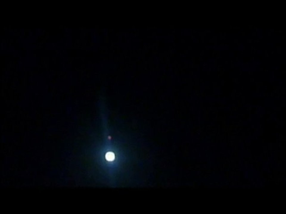 UFO over London, UK - 30 March 2010 (full moon)