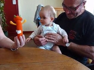tam tam sur la table avec papy 18 juillet 10