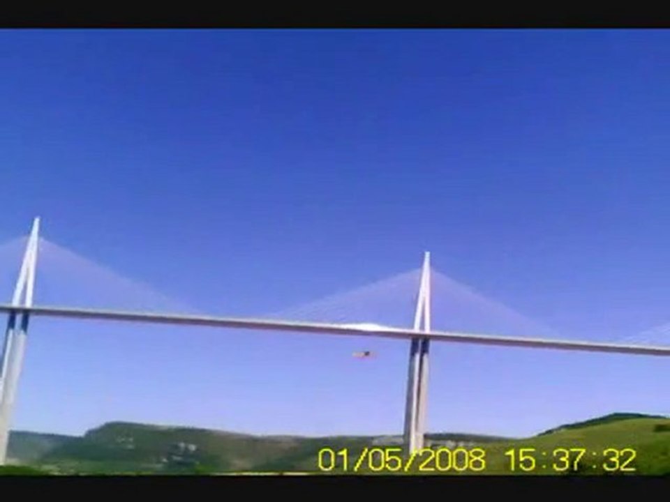 Parkzone Piper J-3 Cub - Vol au pied du Viaduc de Millau