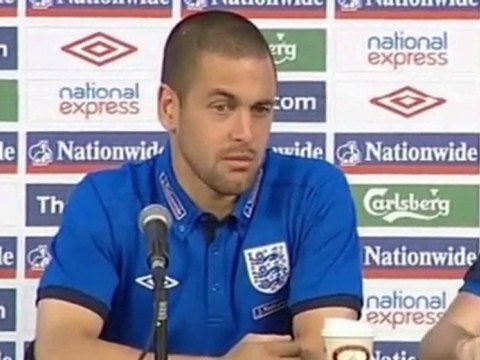 JOE COLE SIGNS AT LIVERPOOL