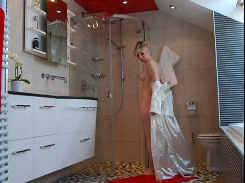 Salle de bain design en comble version diapo