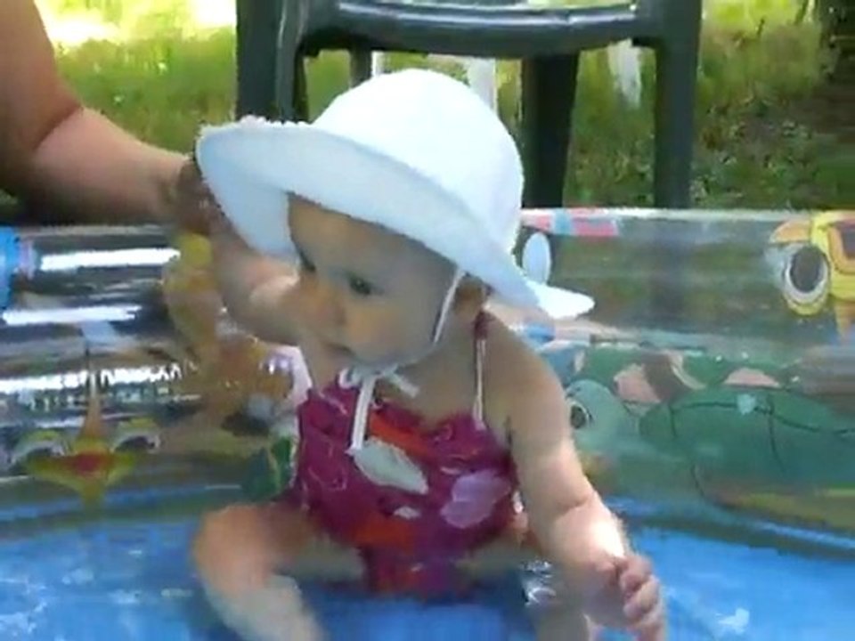 Maeve, première piscine