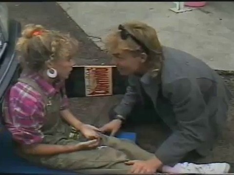 Kylie Minogue Neighbours - Charlene repair her car