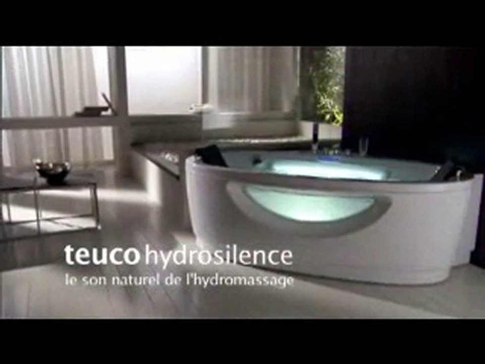 Bainoire design TEUCO Hydrosilence avec salle de bain design MONTANARO