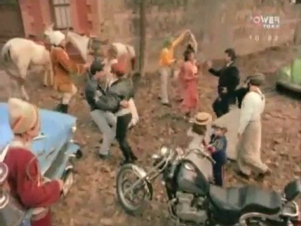 Demet Sağıroğlu - Arnavut Kaldırımı