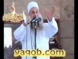 - الشيخ محمد حسين يعقوب يدخل قبر أحد الشباب