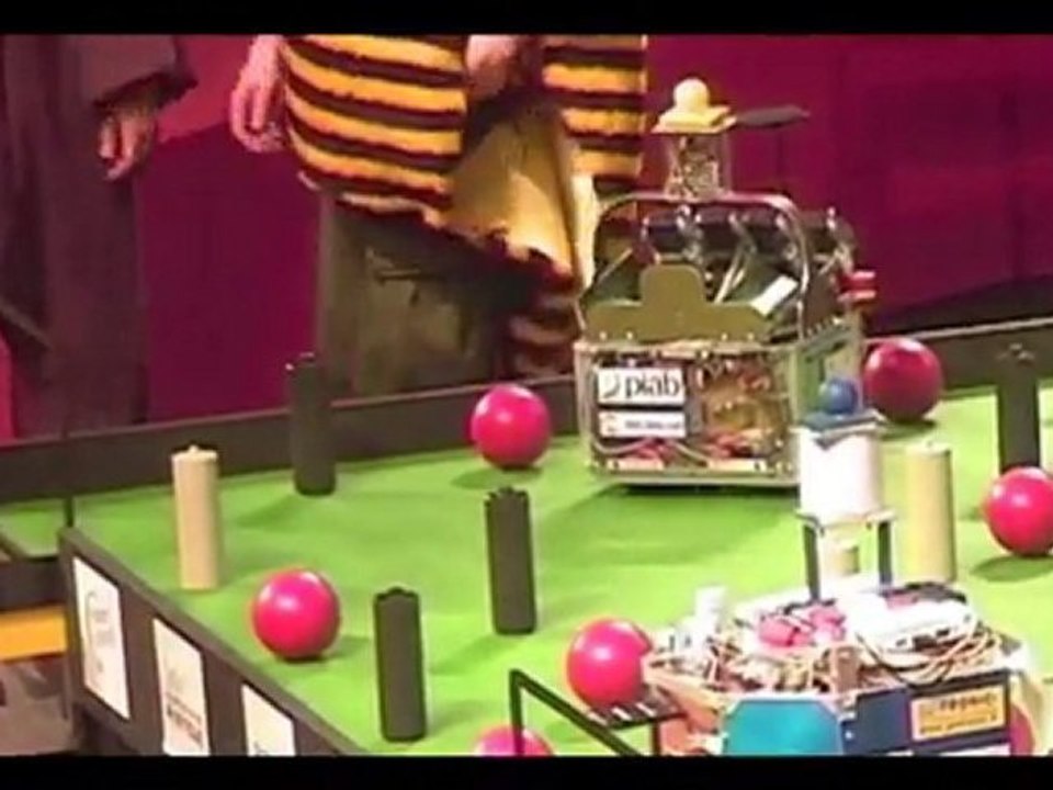 Coupe de Robotique 2010: 8ème de Finale Eceborg Vs INTech