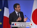 Fillon échange avec des hommes d'affaire japonnais