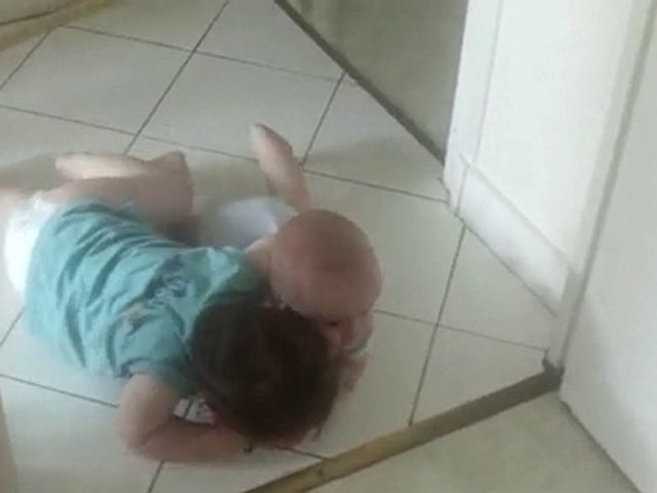 Maxime et Clément dans l'entrée