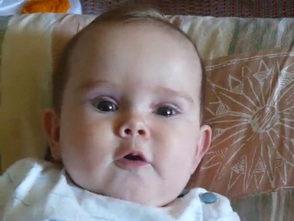 Adélaïde babille