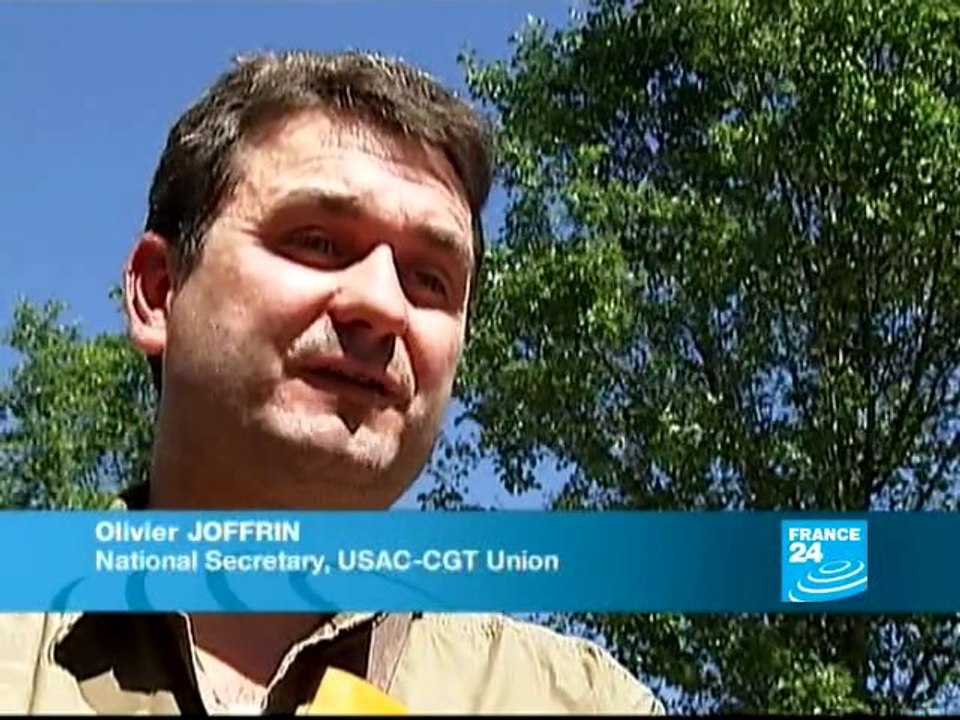 Travel chaos sparked by air traffic controllers' strike