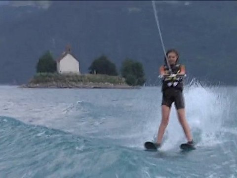 Ski nautique sur le lac de Serre Ponçon