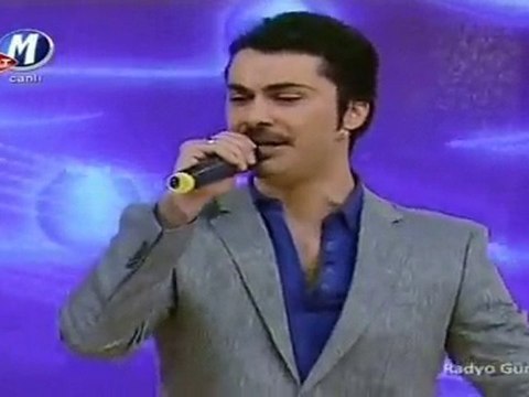 OKTAY ERTUĞRUL £££ Kırmızı Kurdele