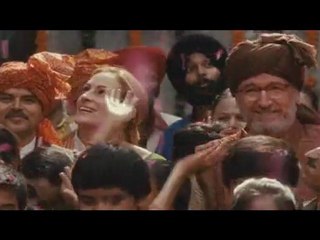 'Come, reza, ama' - Segundo tráiler en español