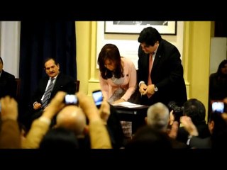 Argentine: la présidente Kirchner promulgue la loi sur le mariage homosexuel