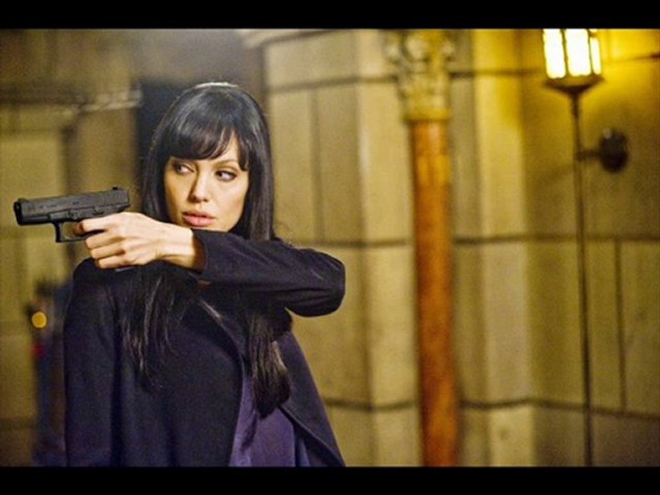 Brad Pitt & Angelina Jolie at the "Salt" premiere