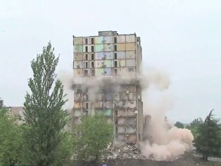 démolition de la tour "M" à Montceau 22 juillet 2010