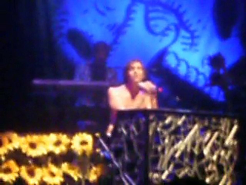 Mika Arènes de Nîmes 20-07-10 Over My Shoulder