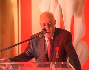 Paul FITOUSSI est décoré aux Pyramides