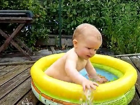 20100712 Romain tourne enrond dans sa piscine Mérignac