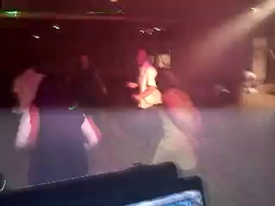 ptite techno 2010 sous les flash - ah c'est bon ça !!