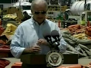 Oil spill crews evacuate as storm hits Gulf