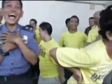 Risate terapeutiche in carcere nelle Filippine
