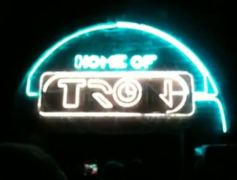 Flynn's Arcade Daft Punk Tracks Comic-Con Walk-Through [HQ]