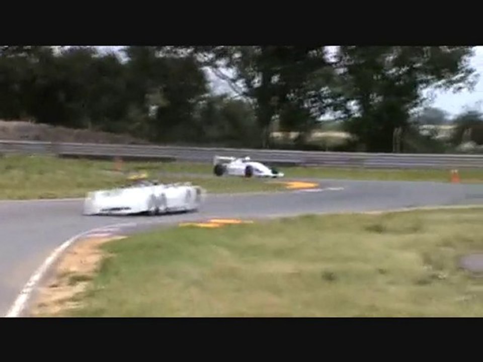 Premier essai formule Vauxhall Lotus à Clastres