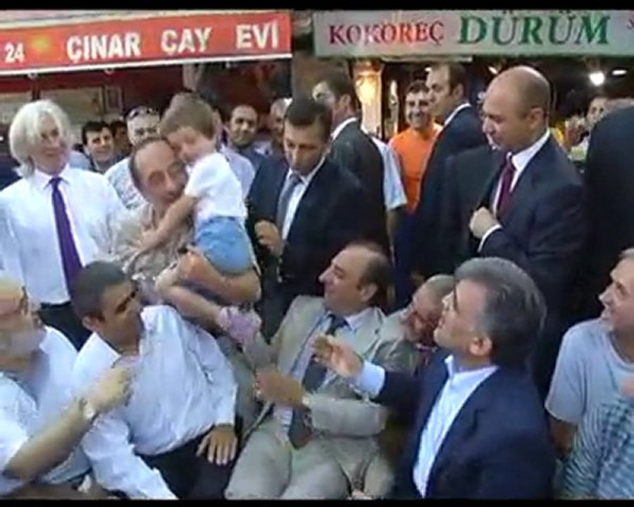 Cumhurbaşkanı Gül Vatandaşlarla Çay İçti