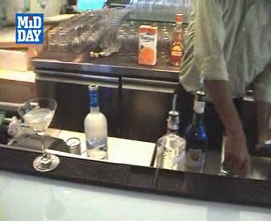 Making of a mocktail Sea Dragon