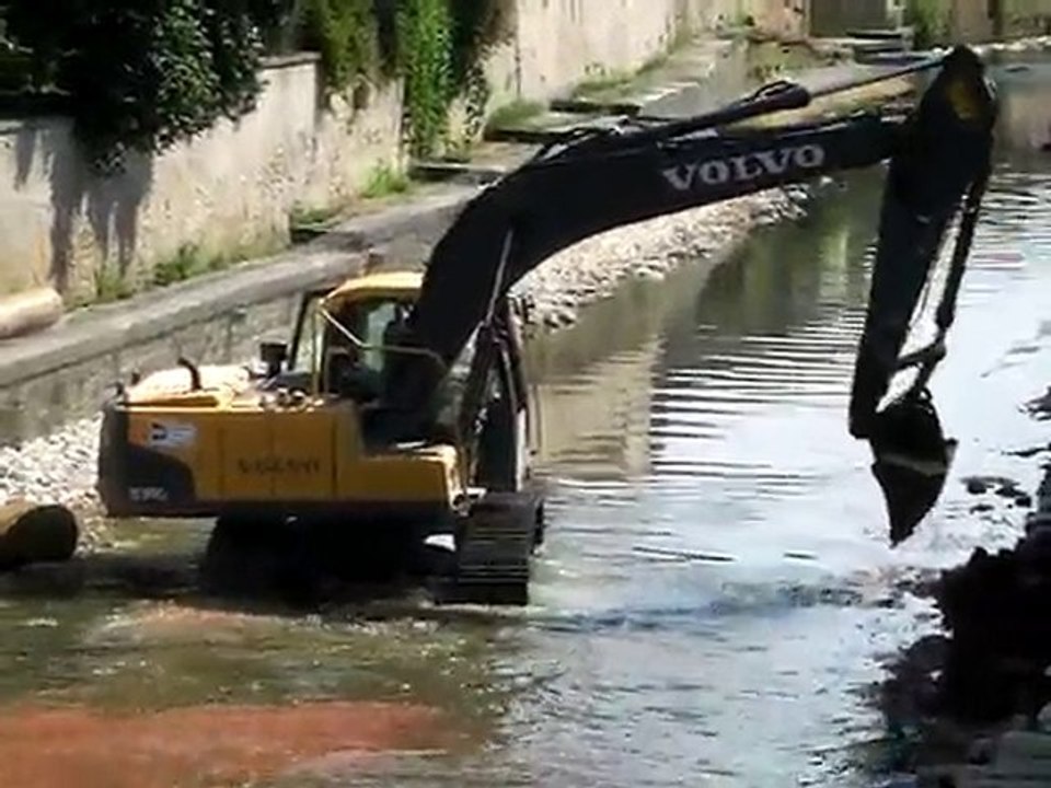 renaturation de la Seille : mise en place du substrat