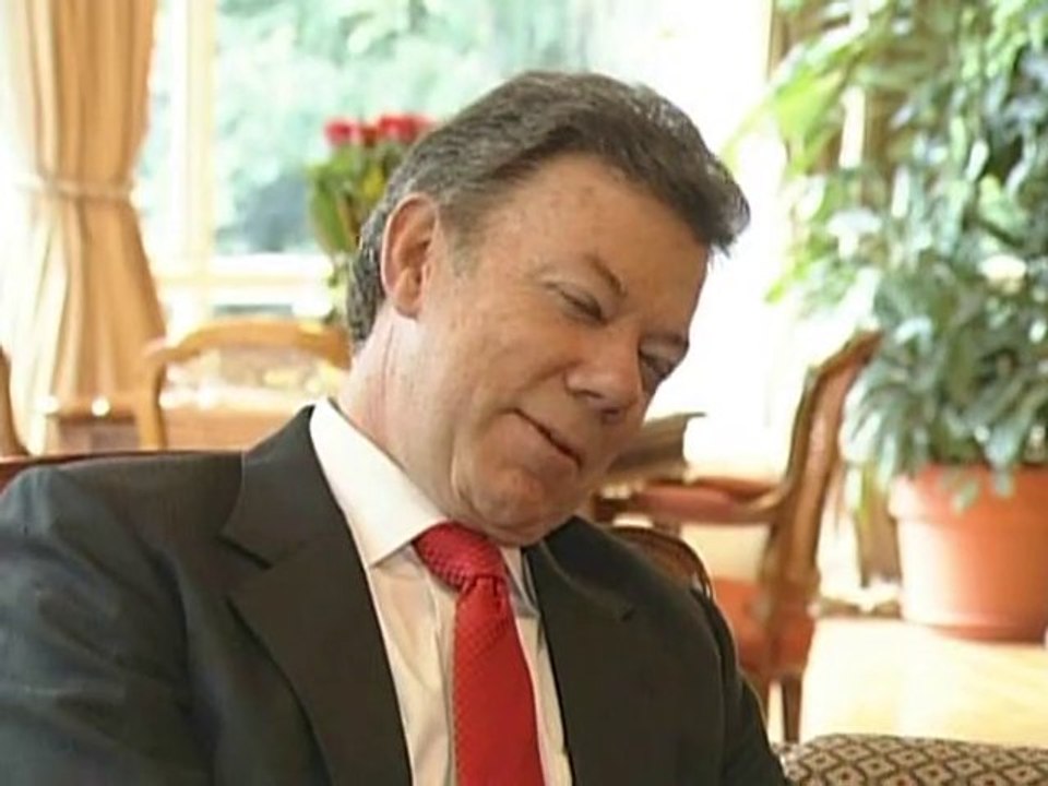 Colombian president-elect Santos travels to Mexico