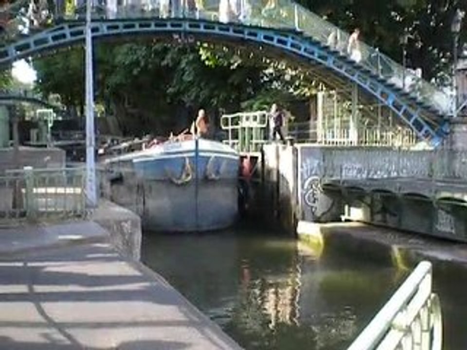 Une péniche dans l'écluse - partie 2