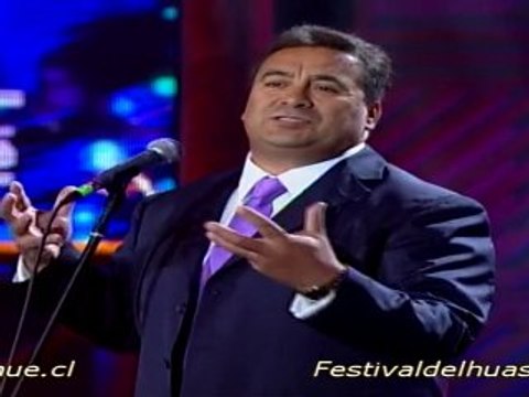 DINO GORDILLO DOMINGO FESTIVAL DEL HUASO 2010 PARTE 1