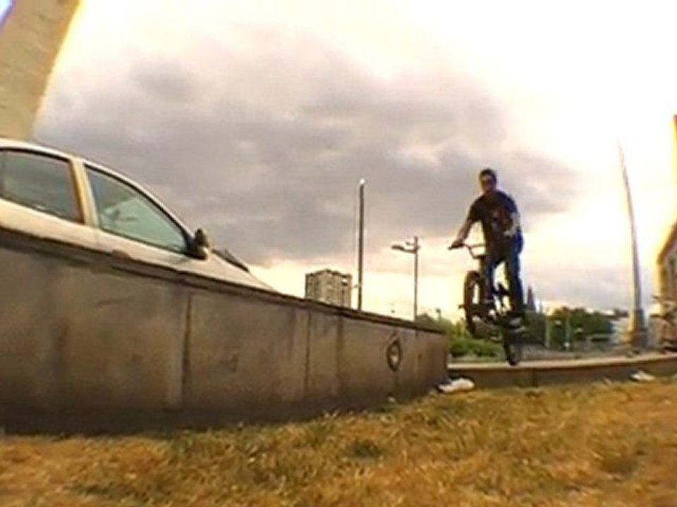 Skate BMX  In Liege - Feeble smith à la cité