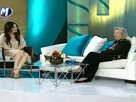 İnci Çayırlı £££ UNUTULMUŞ NE VARSA SEVGİDEN GERİ KALAN