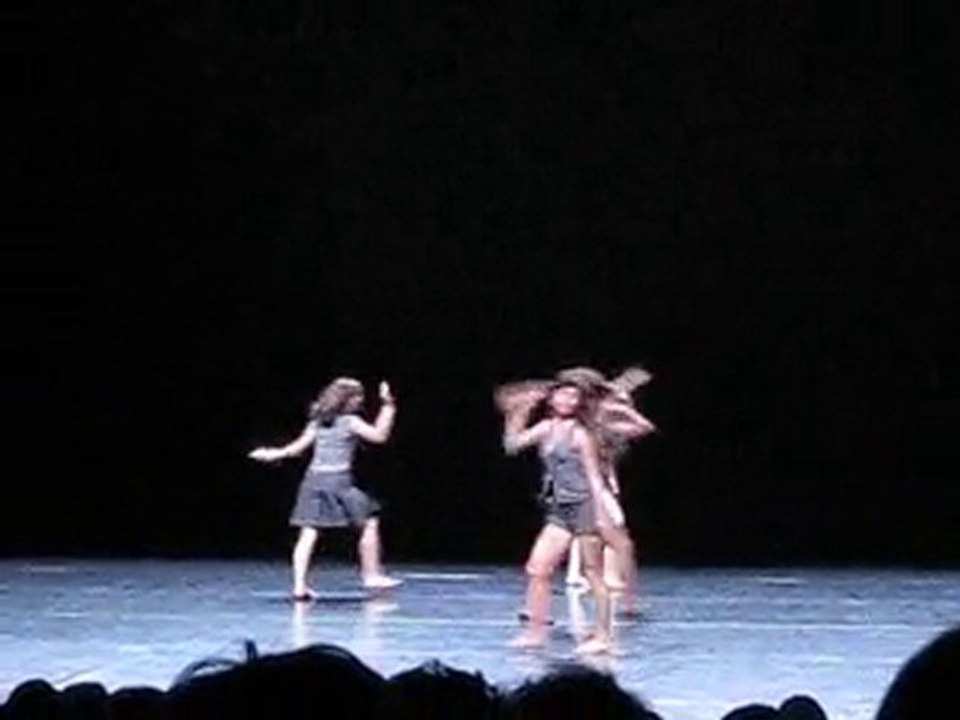 Essen dance by the French young artits from Grenoble